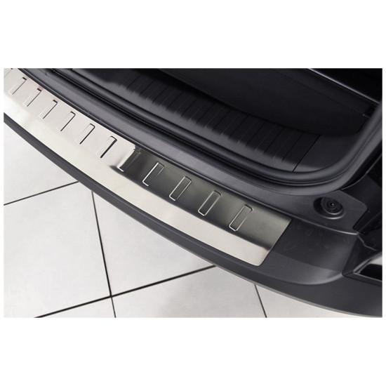 Honda CR-V 4 ab BJ. 2012-03/2015 Edelstahl Ladekantenschutz mit 3D Profil und Abkantung
