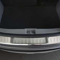 Suzuki SX4 ab Bj. 2006- bis heute Edelstahl Ladekantenschutz mit 3D Profil und Abkantung