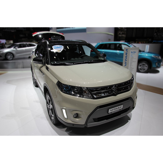 Suzuki Vitara 3 ab Bj. 03/2015-bis heute Edelstahl Ladekantenschutz mit 3D Profil und Abkantung